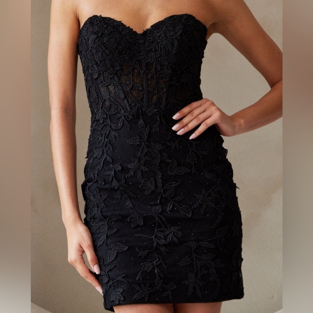 Elegant Black Strapless Dress